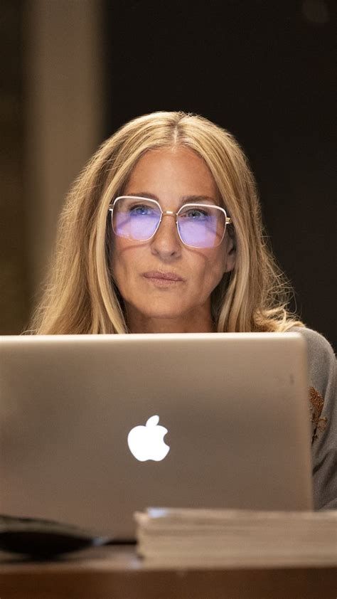 carrie bradshaw reading glasses